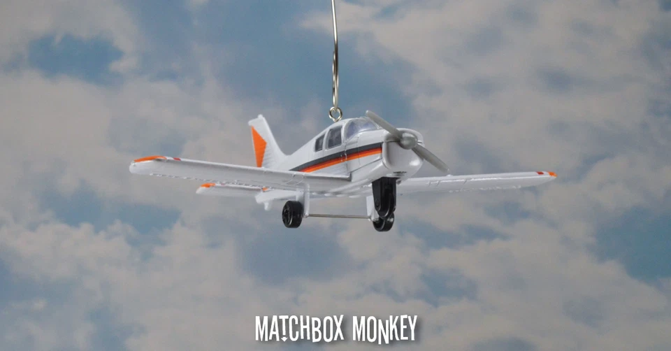 Piper Cherokee PA-28 Christmas Tree Ornament Single Prop Airplane Aircraft - Image 4 of 4