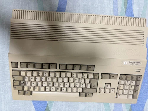 COMMODORE AMIGA 500 PLUS  A500+