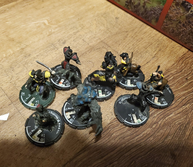 HeroClix Dungeons & Dragons Painted Mini Figures Bulk Lot w/ Dial Bases