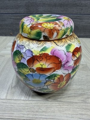 Chinese Porcelain Ginger Jar Floral Gold Accents Flowers Vase Decor 
