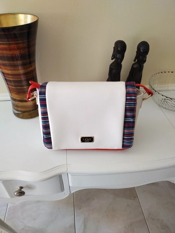 Bolso de Mano LYDC Blanco con Acentos de Denim Rojo y Azul Extremadamente Raro Foto 4 de 4
