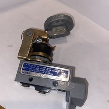 Honeywell Microswitch BZE6-2RN4 Palm Button / Plunger Limit Switch Body - New