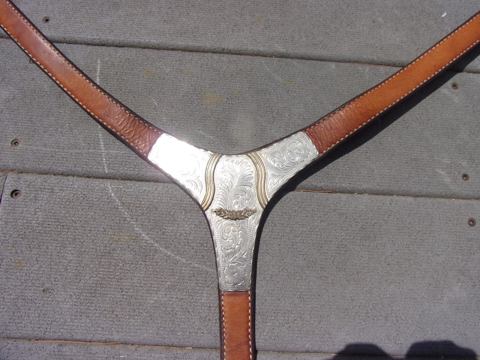 Dos Tonos Circle y Western Mostrar pecho Collar Con Plata De Alpaca & desplazamiento De Bronce Dos Tonos Circle y Western Mostrar pecho Collar Con Plata De Alpaca & desplazamiento De Bronce