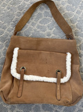 Borsa a tracolla UGG marrone mucca scamosciata bordo pelle di pecora