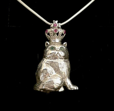 Antique style STERLING SILVER Ruby Royal Cat with King s crown pendant necklace 