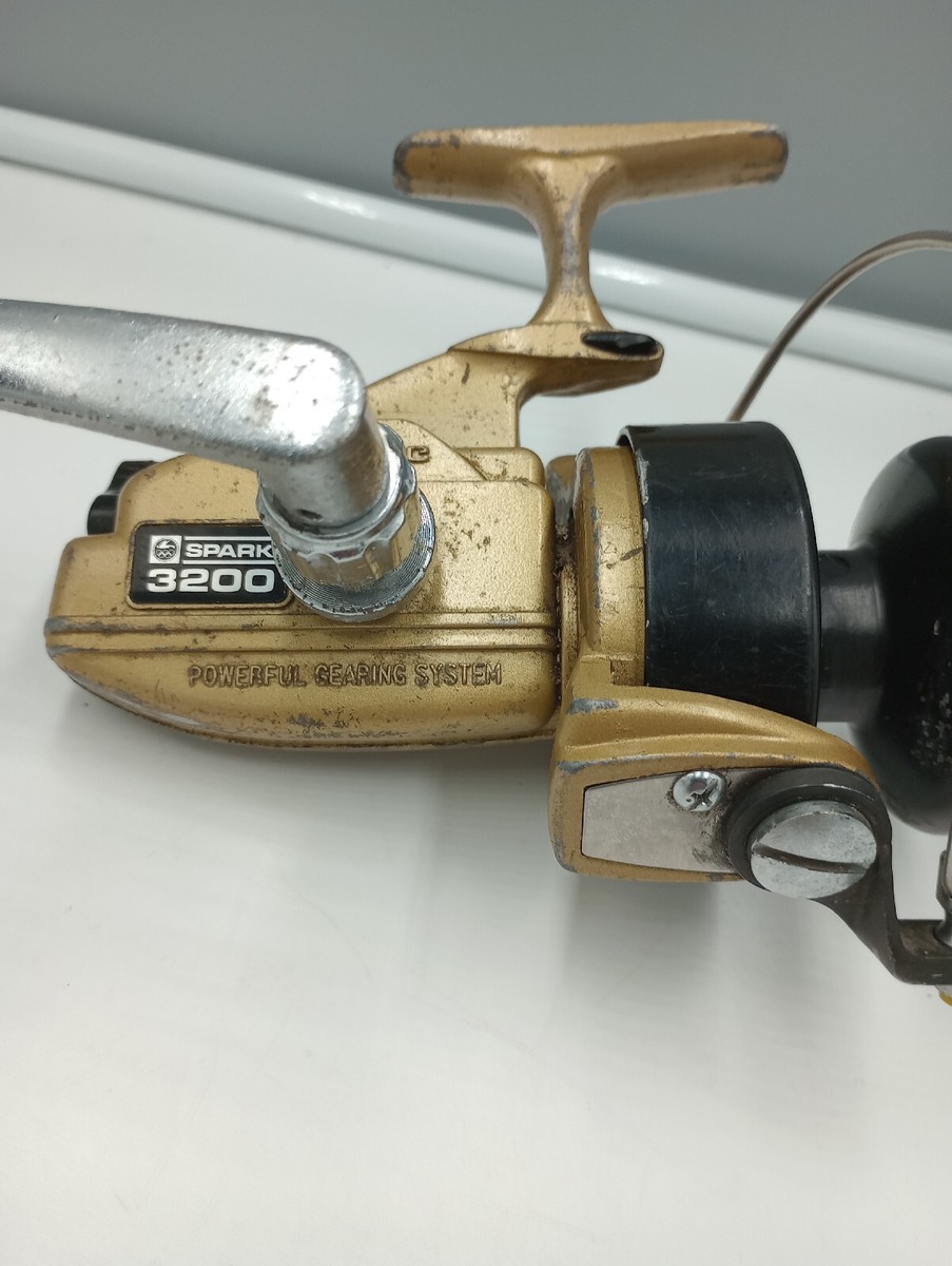 VINTAGE OLYMPIC SPARK 3200 FISHING REEL JAPAN COLLECTIBLE 200
