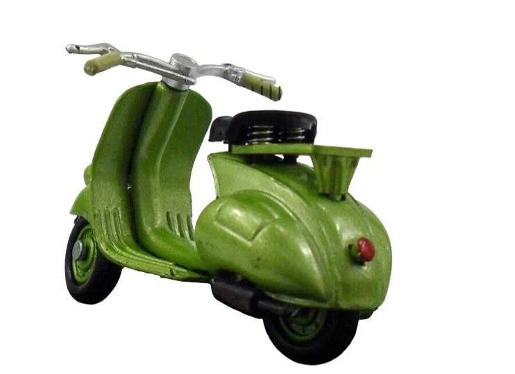 New-Ray 1948 Vespa 125  Moped bike 1:32 diecast model toy 2.5 Inch Green - Image 4 of 4