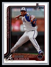 Raisel Iglesias Atlanta Braves #304 Topps 2025 Topps Rainbow Foil