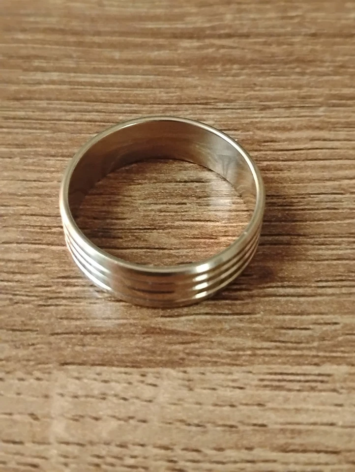 Anillo Banda Tono Plata y Oro Talla 10.25 Foto 3 de 3