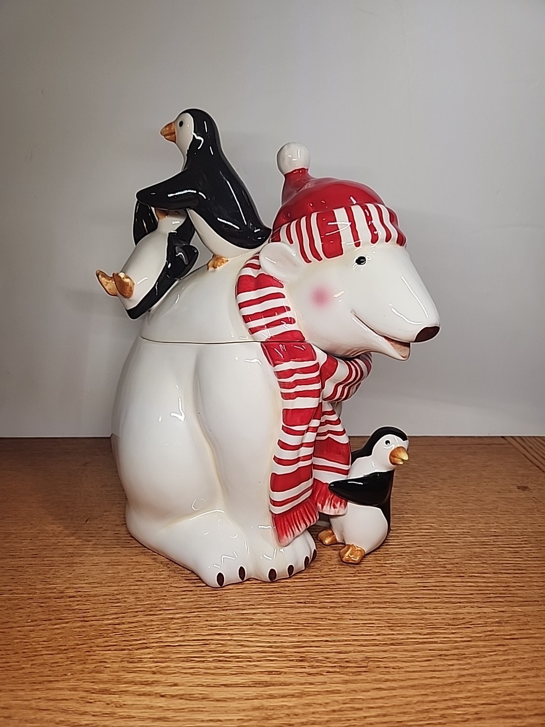 Harry and David 2005 Large Cookie Jar Polar bear and friends penguins