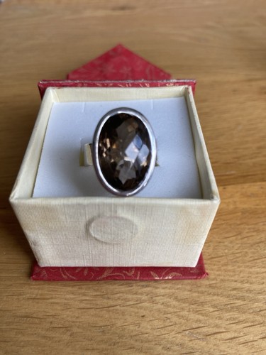 Sterling Silver 925 Ring with Large Smokey Quartz Stone. Excellent Condition. - Picture 2 of 3