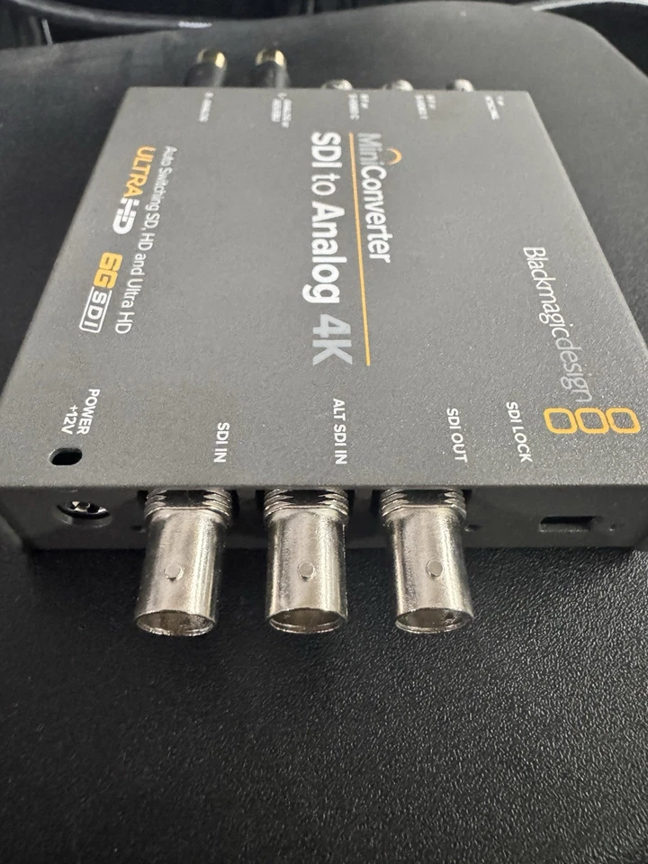 Mini convertidor Blackmagic Design SDI a analógico 4K con fuente de alimentación Foto 2 de 3