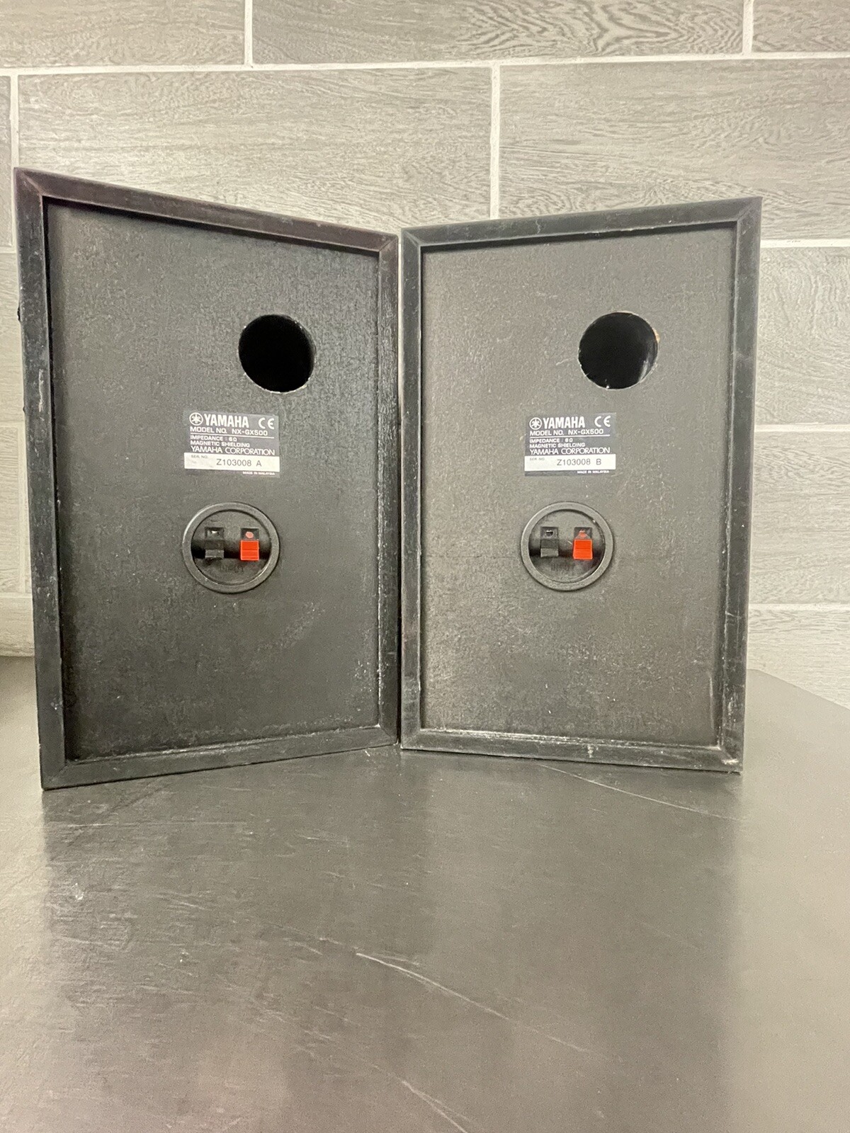 Set of 2 YAMAHA NX-GX500 6ohm Bookshelf Speakers Medium Wood Finish Tested Works