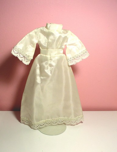 Vintage Custome Made Wedding Gown for Barbie or Same Size Doll Beautiful Design - Photo 5 sur 5
