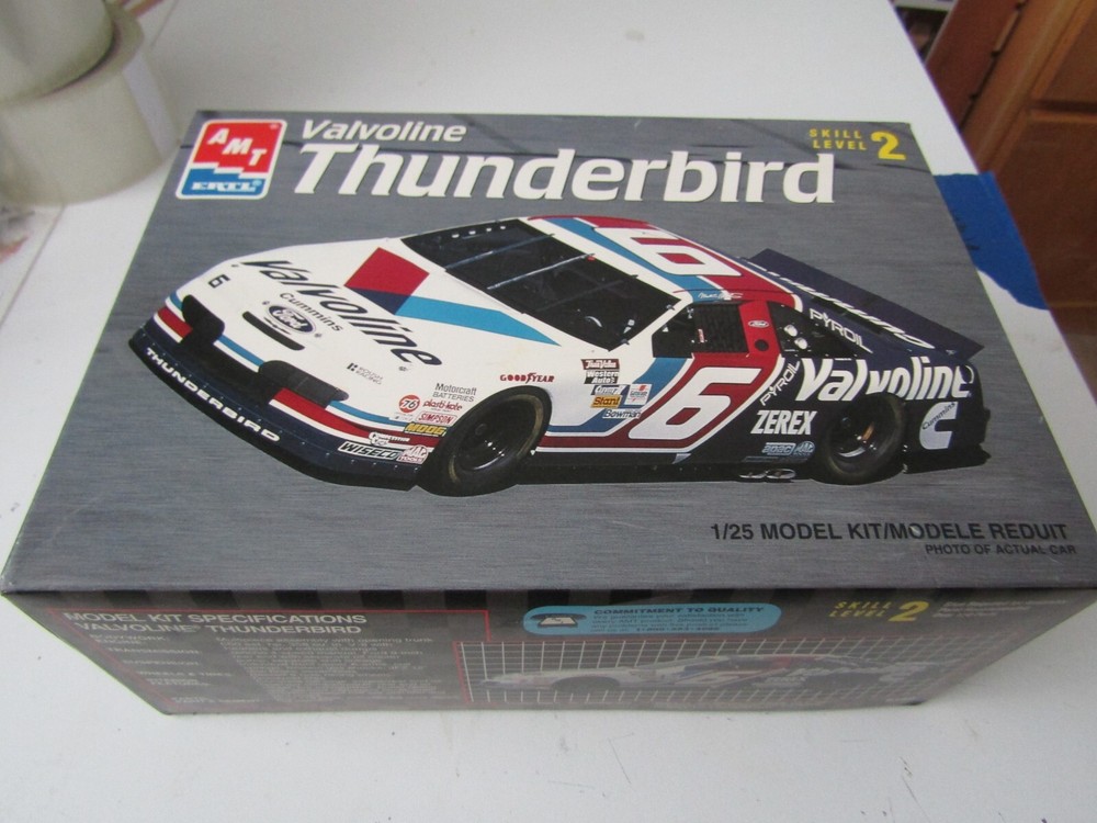 AMT ERTL Valvoline Thunderbird 6  1/25 Model Car Kit 8189