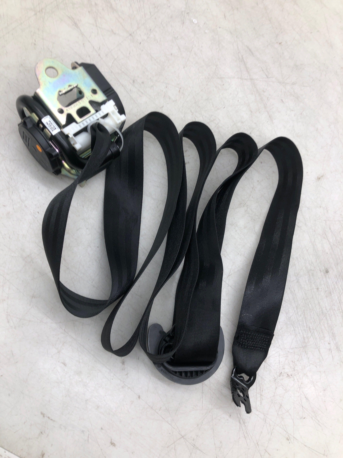2016-2020 BENTLEY BENTAYGA REAR RIGHT PASSENGER SIDE SEAT BELT RETRACTOR BLACK