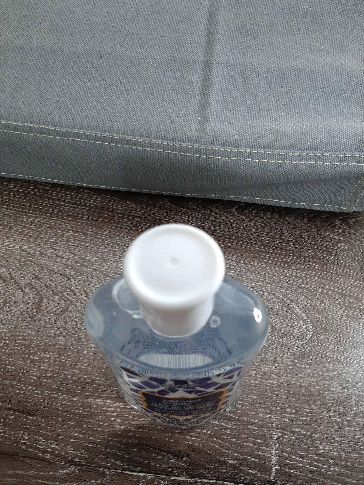 (1) APRIL Bath & Shower Coconut & Rose Scented Shower Gel 10 Oz 284g