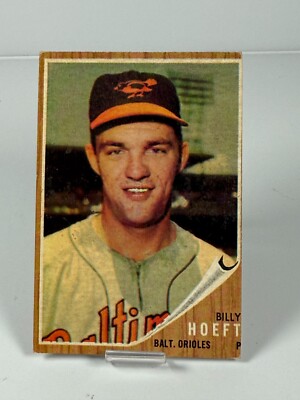 1962 Topps - Billy Hoeft #134 Green Tint; B Visible on Jersey