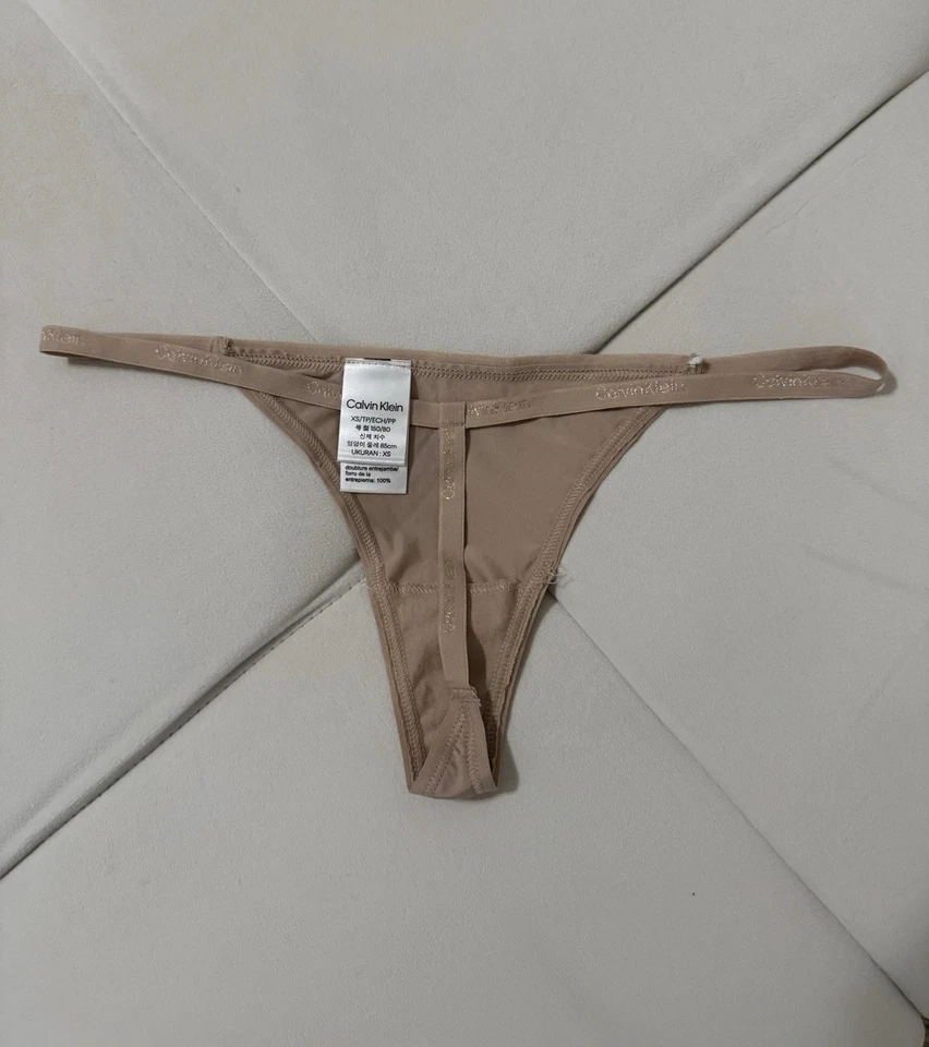 Tanga Calvin Klein XS (paquete de 2) Foto 3 de 4