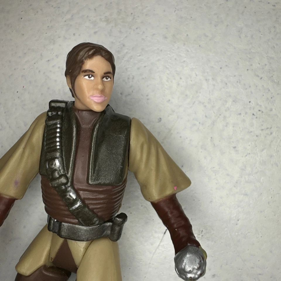 Figura de acción Kenner Star Wars 1996 Leia In Boushh Disguise Sombras del Imperio Foto 3 de 4