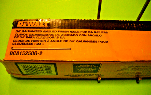 DeWalt - DCA15250G-2 - 15GA 2 1/2 pollici Chiodi finitura zincata angolati 34 gradi - Foto 2 di 13