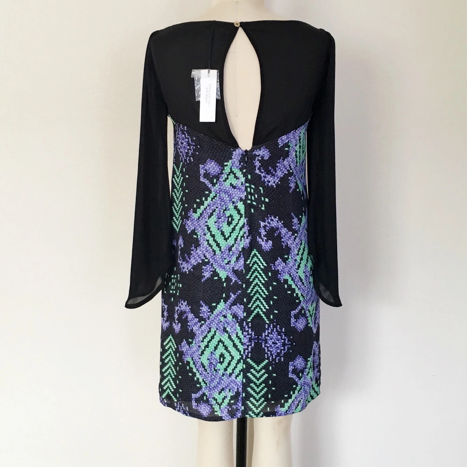 Abito Versace nero in seta manica lunga sopra il ginocchio a tubino Taglia 38 Taglia 2