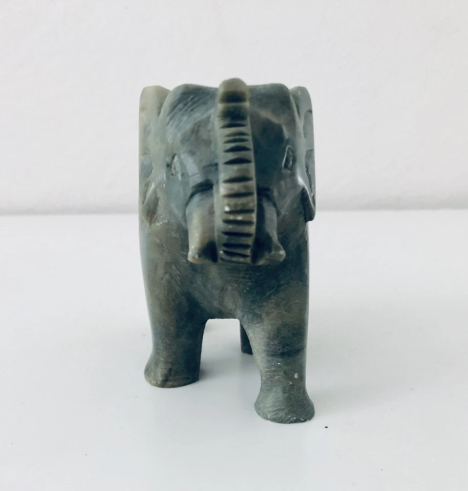 Preciosa piedra de cuarzo verde tallada a mano elefante 2 libras 4” H x 4” W X 2,5” D Foto 3 de 4