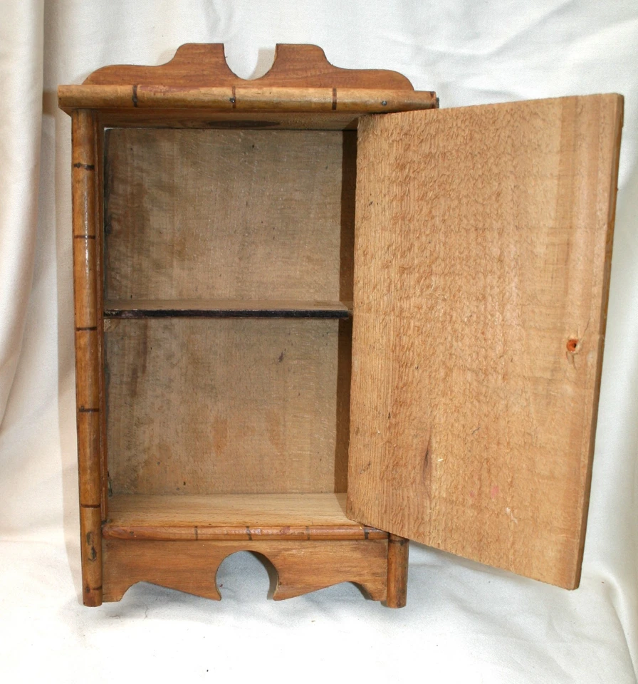 Petite armoire ancienne en bois pour poupée type bambou - Photo 4/4