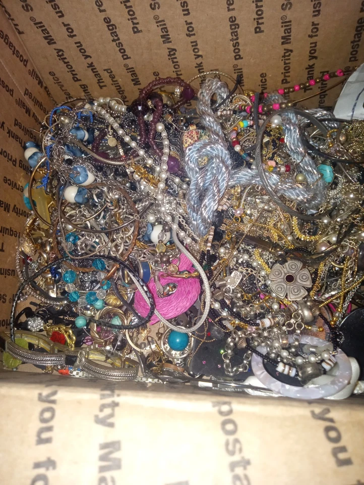 Lote de 5 libras de bisutería chatarra roto enredado reutilización reparación artesanía vintage Foto 2 de 4