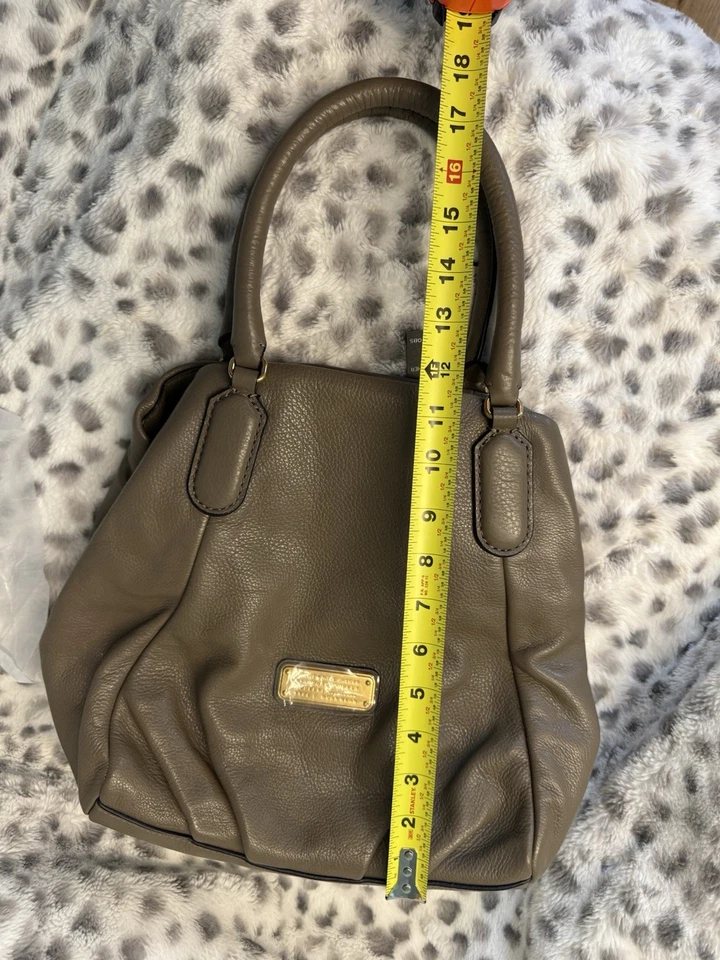 🌞BOLSO DE HOMBRO LG DE CUERO ITALIANO TOPO Q FRAN PUMA NUEVO MARC JACOBS🌺¡NUEVO CON ETIQUETAS! Foto 4 de 4