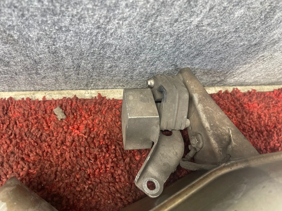 Silenciador de escape de sección trasera BMW 2011-2016 F10 550I puntas cromadas OEM 112K Foto 4 de 4