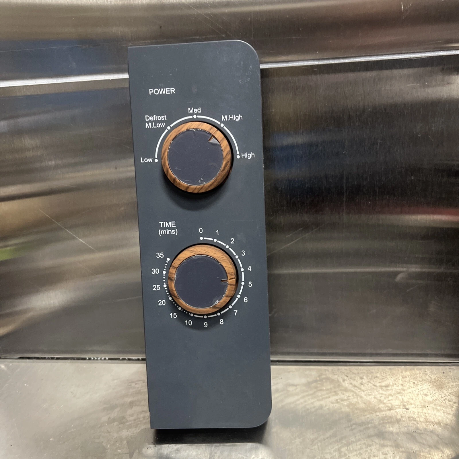 ( Facia ) Russell Hobbs RHMM713MG-N 17 Litre Manual Microwave with Wood Effect
Opens in a new window