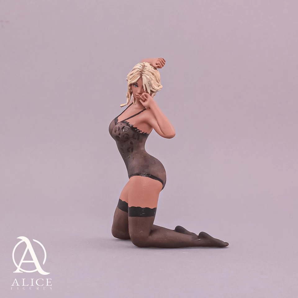 Painted resin figure. Blonde Woman girl sexy in stockings 1/18 1/24 1/32 1/43 - Image 2 of 4