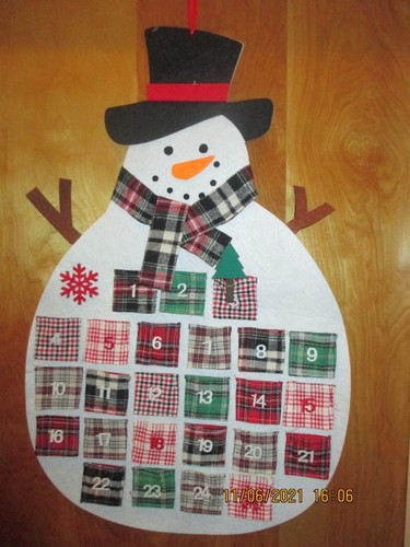 SNOWMAN ADVENT CALENDER CHRISTMAS 27 X 18 - Picture 2 of 3