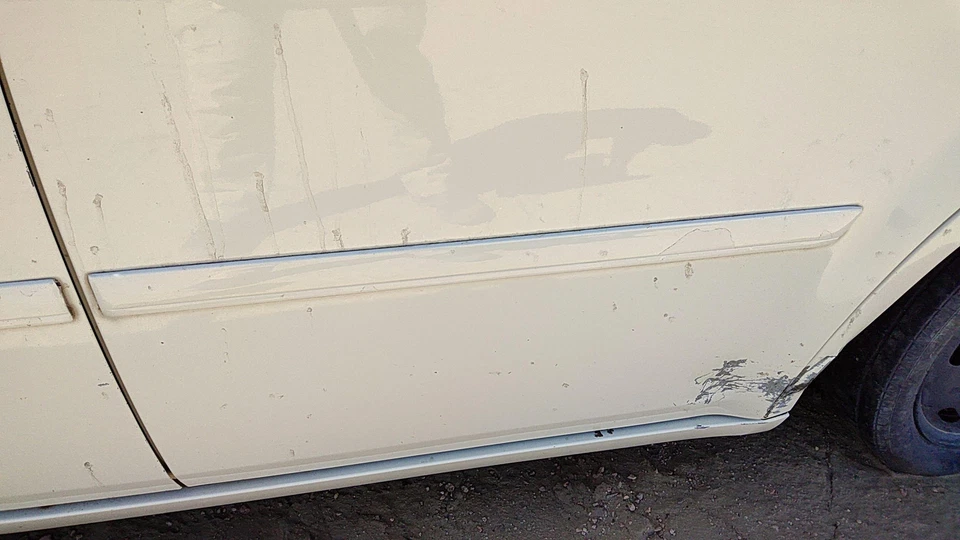 05-07 Chrysler 300 Driver Moldura Trasera Izquierda Desde Puerta OEM Borde Trasero Blanco Pwg Foto 3 de 4