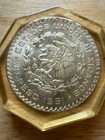 Mexican 1961 One Peso Silver Plate Coin encased in Lucite Plastic. — photo 2