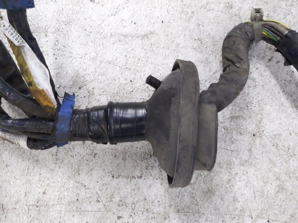 Subaru Impreza Wrx 2005 sala de motores caja de fusibles arnés de cables 81202Fe042 *cables cortados Foto 3 de 4