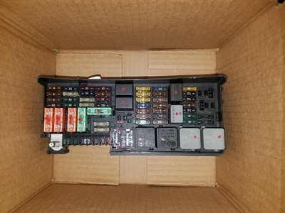 2006 TO 2012 MERCEDES W164 W251 GL450 ML350 ML500 R350 REAR RELAY TRUNK FUSE BOX