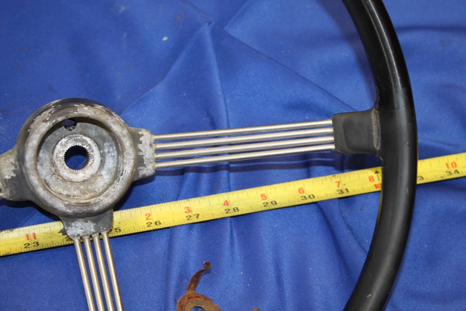 Conjunto de volante original 1969 Triumph Spitfire - Imagem 3 de 4