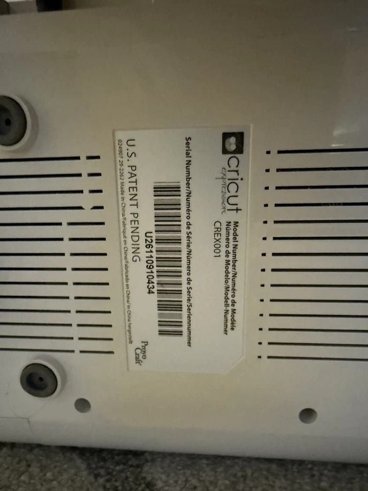 Cricut Expression 24" Personal Electronic Cutter Machine CREX001 + 6 cartridges - Image 3 of 4