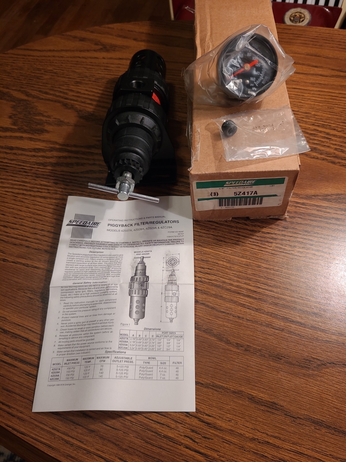 New Old Stock Speedaire 5Z417A Compressed Air Filter Regulator 3/8" NPT NIB