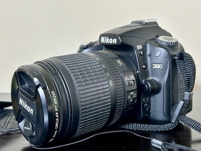 Nikon D90 Kit 18-105mm f/3.5-5.6G ED VR Lens BUNDLE
