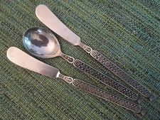 2 SPREADERS & SUGAR SPOON! Vintage EVERBRITE stainless: EVS6 pattern: LOVELY!