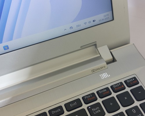 Lenovo Ideapad 500 15,6 Zoll FHD Display AMD Grafik Core i5 8GB 256GB SSD Win11 - Photo 6/9