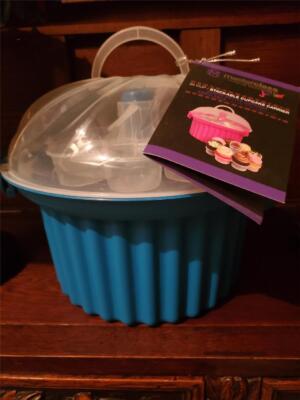 NWT MASTERCLASS JUNIOR 24 CUP STACKABLE CUPCAKE CARRIER TRAYS COME OUT BLUE