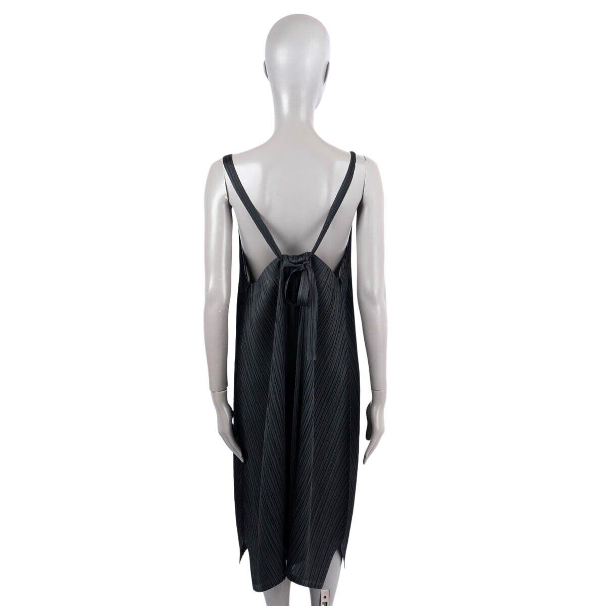 68570 auth ISSEY MIYAKE PLEATS PLEASE black SLEEVELESS TIE 68570 auth ISSEY MIYAKE PLEATS PLEASE black SLEEVELESS TIE