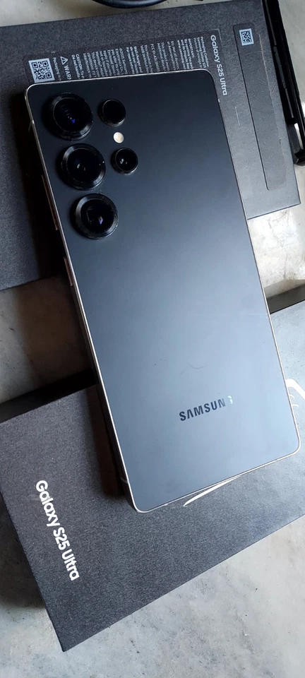 Samsung Galaxy S25 Ultra - 256 GB - Titanium Black (T-Mobile) + Extras - Image 2 of 4