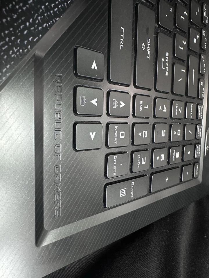 🎮 Portátil para juegos Asus ROG GL503 - i7, GTX 1050 Ti, 16 GB, SSD + HDD 💻 Foto 3 de 3