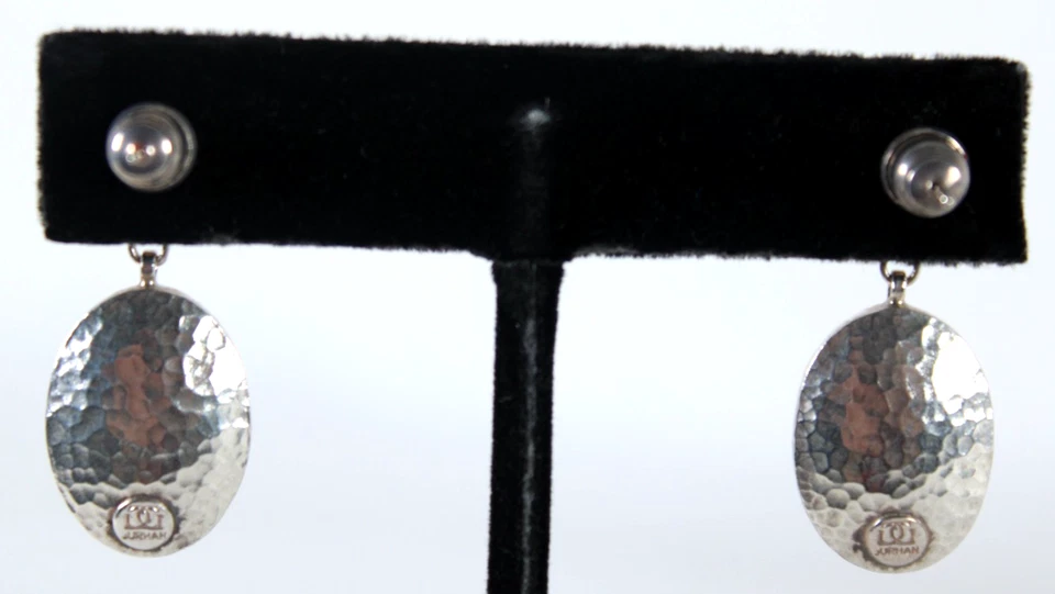 Pendientes colgantes de coral de plata de ley martillada y oro amarillo de 24 quilates GURHAN Foto 4 de 4