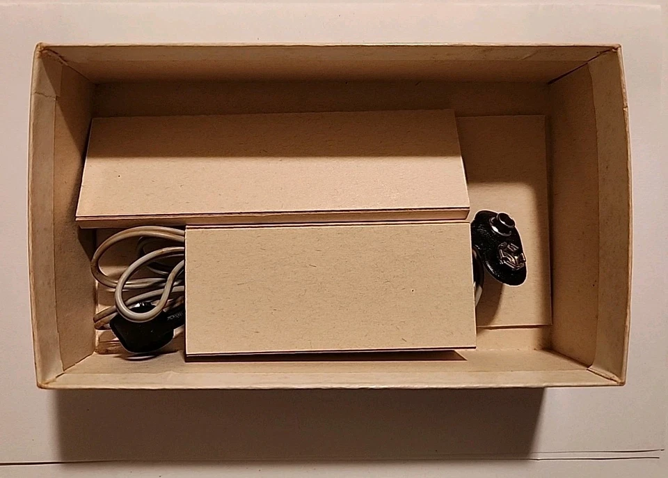 Leitz Leica Winder FOR M4 - 2 Camera. Box And Cable. - Image 3 of 4